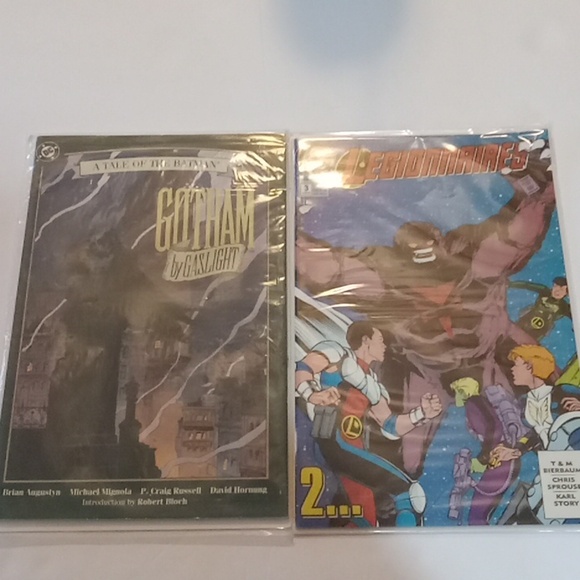 Batman & Legionnares Bundle of 2 DC Comic Books Super Heroes - Picture 2 of 9